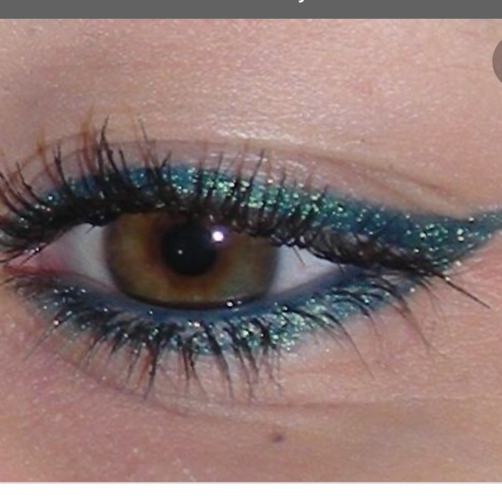 MAC undercurrent waterproof pearl glide eyeliner